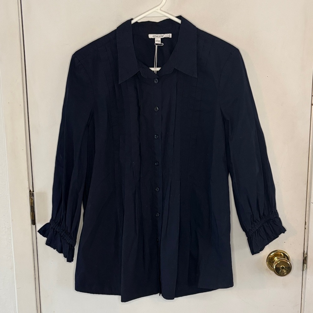 Chicos navy pleated blouse with elasticized ruffle sleeves Size Chicos 2/12